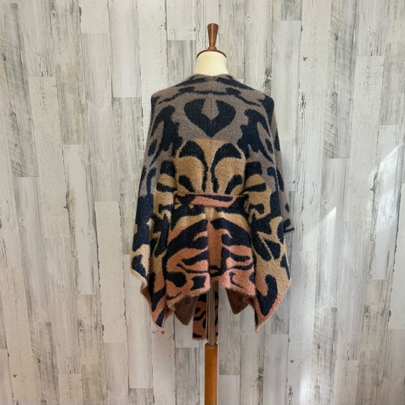 Coco + Carmen Ruana - Picture 5 of 7